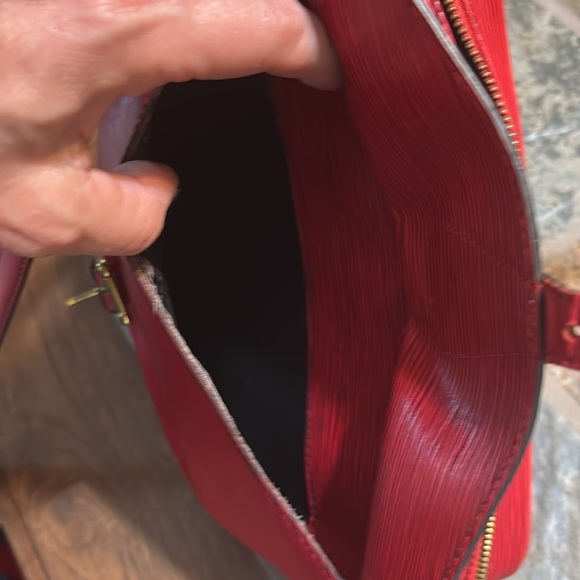 Louis Vuitton Red Epi Jeune Fille crossbody bag. GUC - Picture 12 of 13